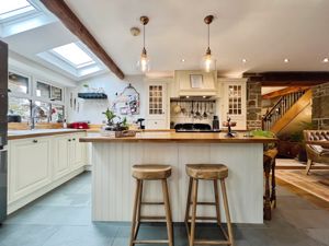Kitchen Breakfast Room - click for photo gallery